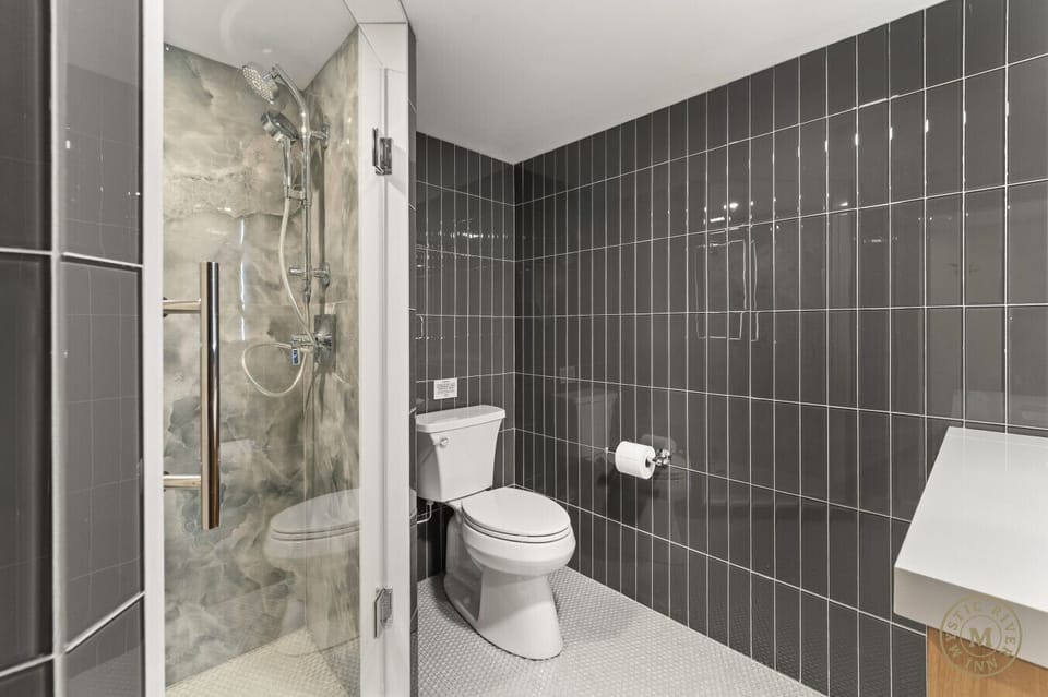Sparkling clean full bathroom with a stocked with plush towels, shampoo, and body wash
