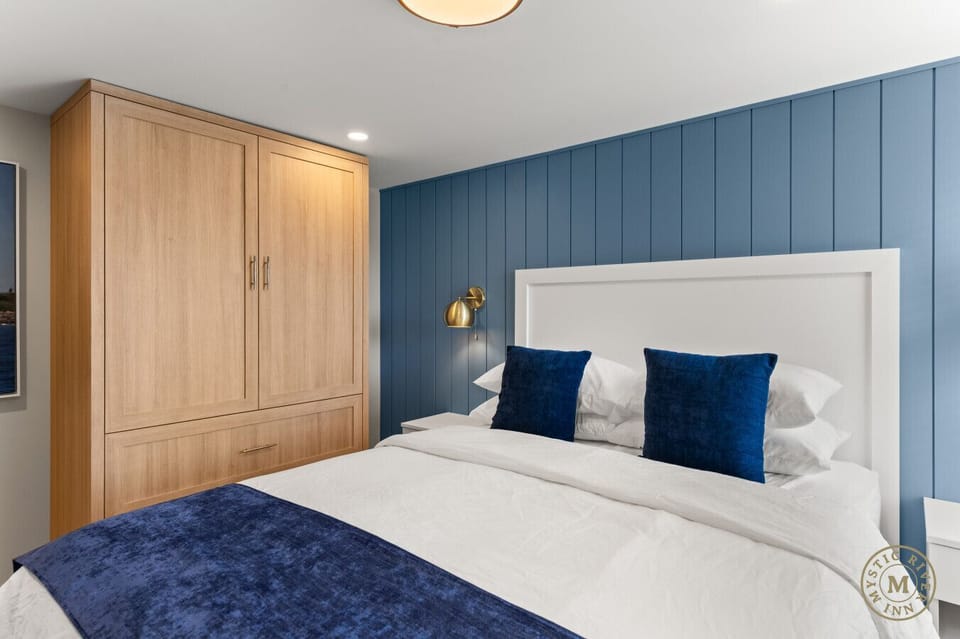 Sink into a cloud. Our premium mattress is topped with a plush topper for the ultimate sleep experience.