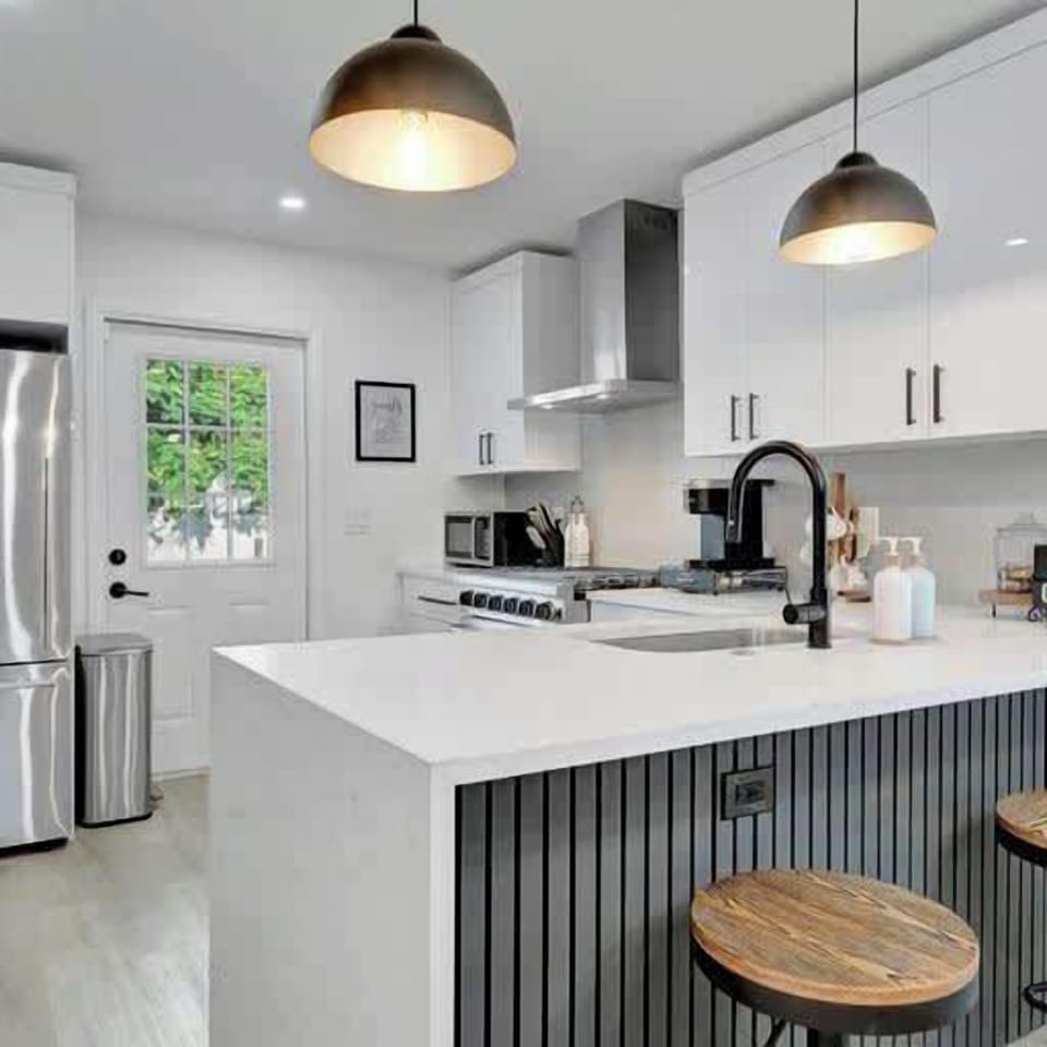 Designed for both function and flair – your perfect vacation kitchen