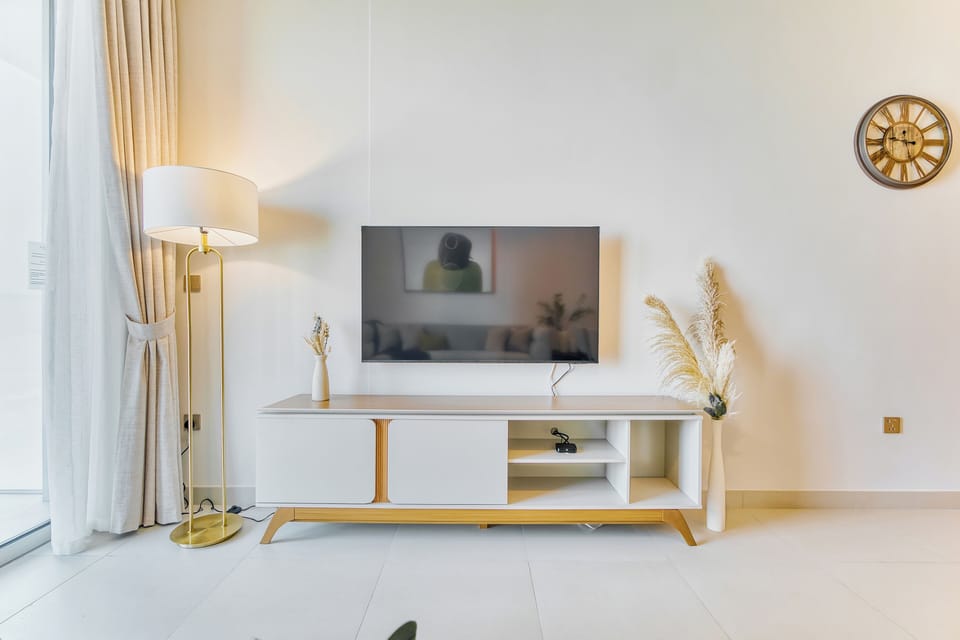 Luxury Apartment, Multiple Beds, City View | Living room | 40-inch Smart TV with digital channels