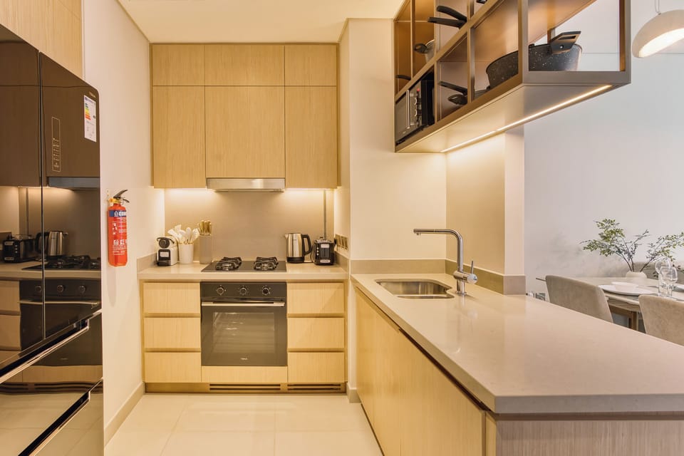 Luxury Apartment, Multiple Beds, City View | Private kitchen | Full-size fridge, microwave, oven, stovetop