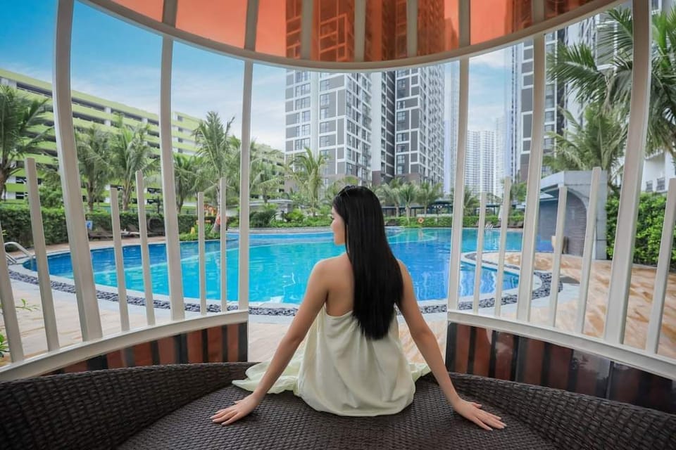2 indoor pools, 5 outdoor pools
