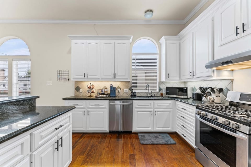 Full size kitchen