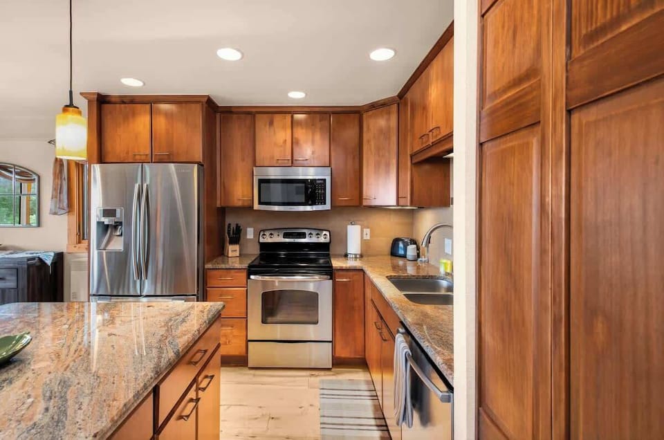 Renovated kitchen, offering everything you need for a gourmet meal!