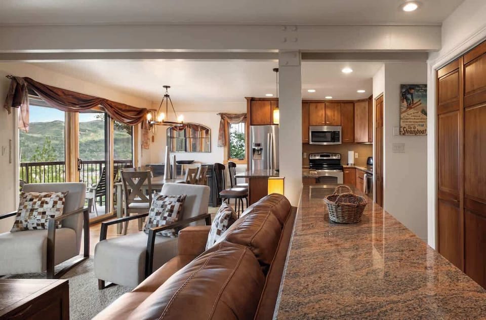 Entryway with ample storage.