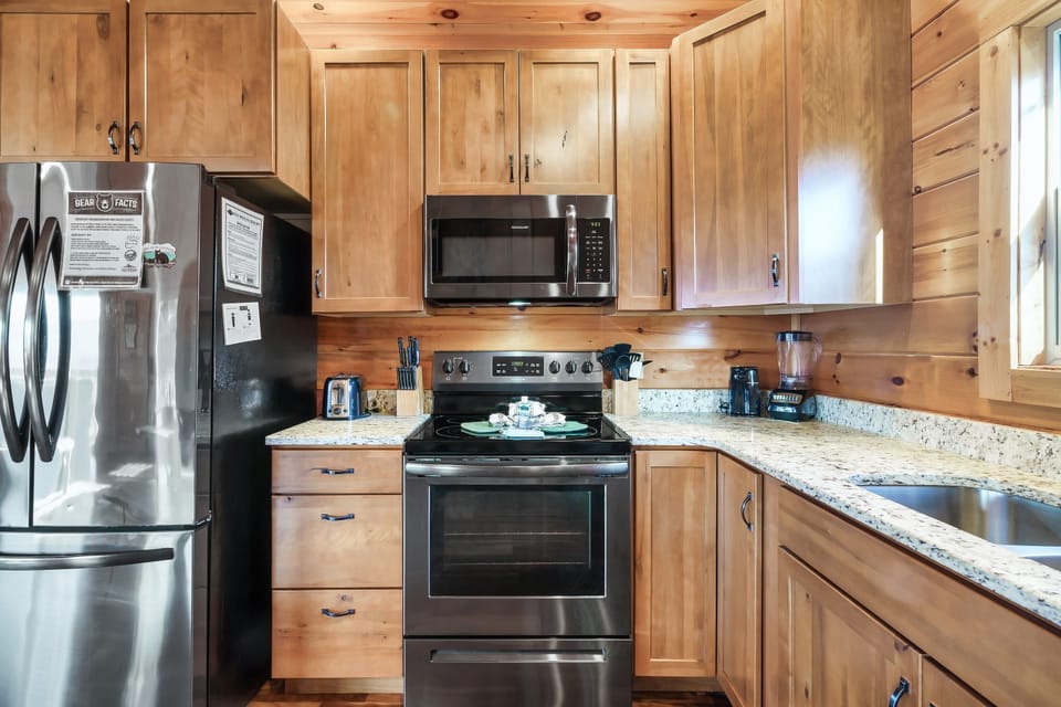 Full, stocked kitchen to make meals easy!