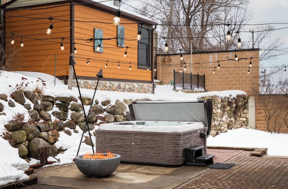 Outdoor spa tub