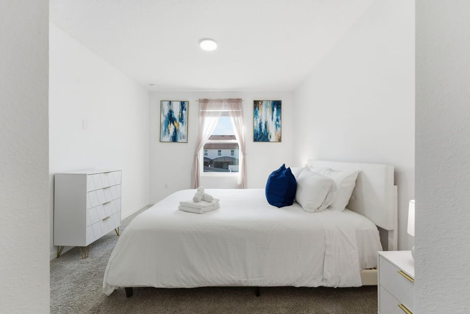 King bedroom suite, second floor
