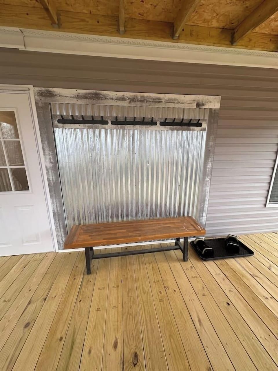 Place to hang coats and stuff