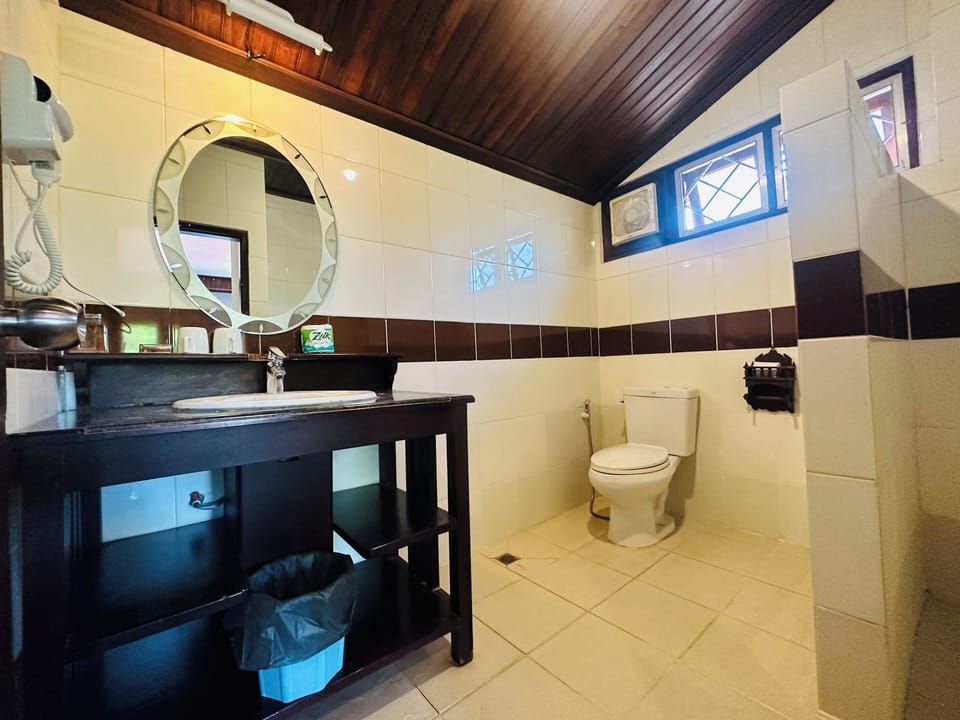 Deluxe Quadruple Room, Courtyard View | Bathroom | Shower, hair dryer, slippers, towels