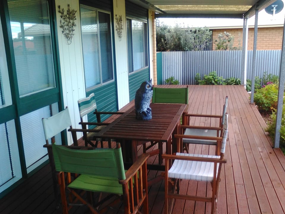 Front Deck & Verandah