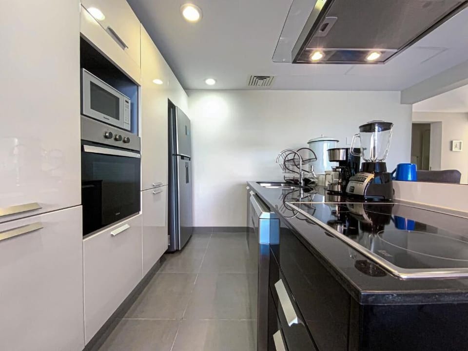 Luxury Apartment, 2 Bedrooms, Balcony, Golf View | Private kitchen | Fridge, microwave, oven, stovetop