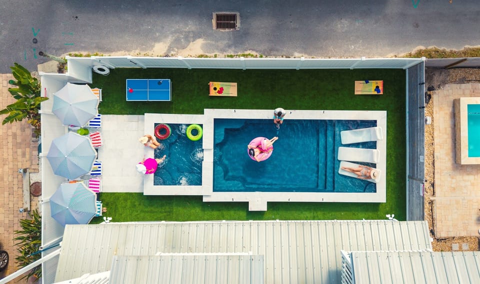 Pool and hot tub perfection - heated all year round and ready for you!