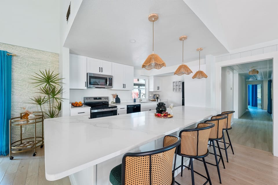 Sleek kitchen vibes—perfect for groups, snacks, and late-night bites