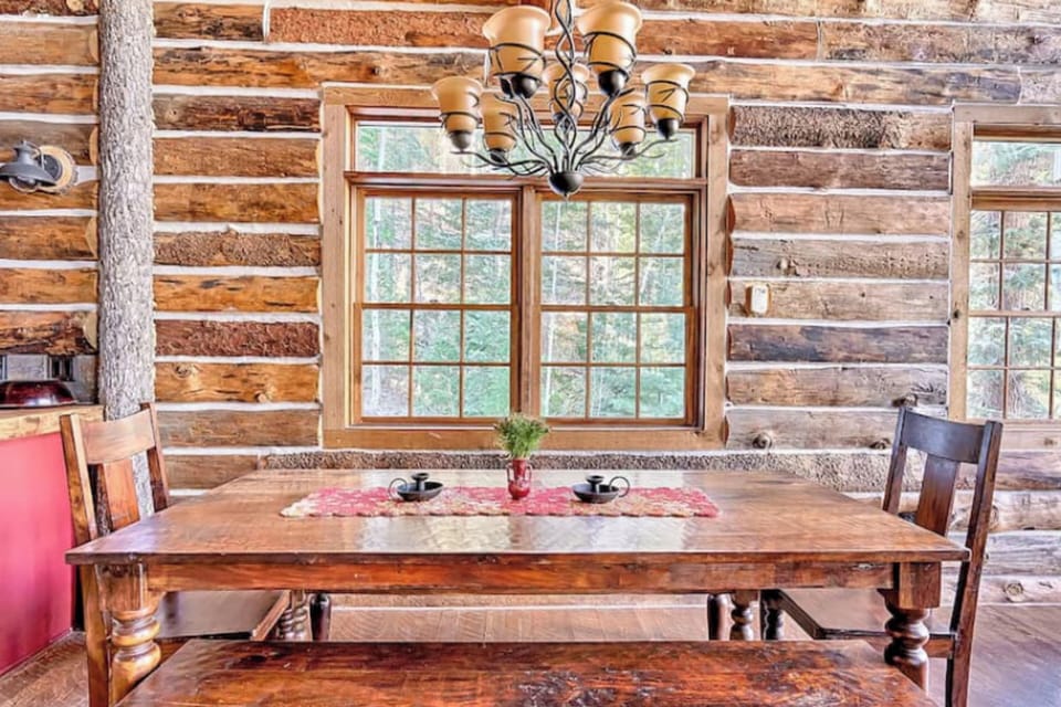 Dining Area | Dishes & Flatware Provided