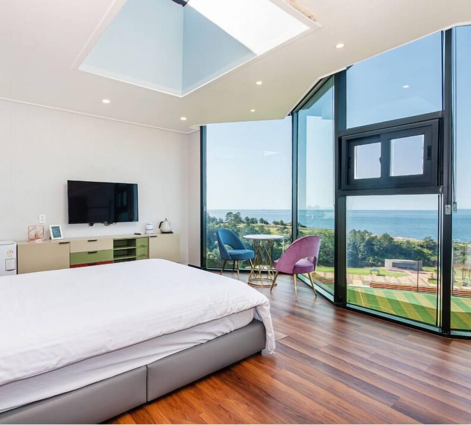 Ocean Suite Room | Free WiFi