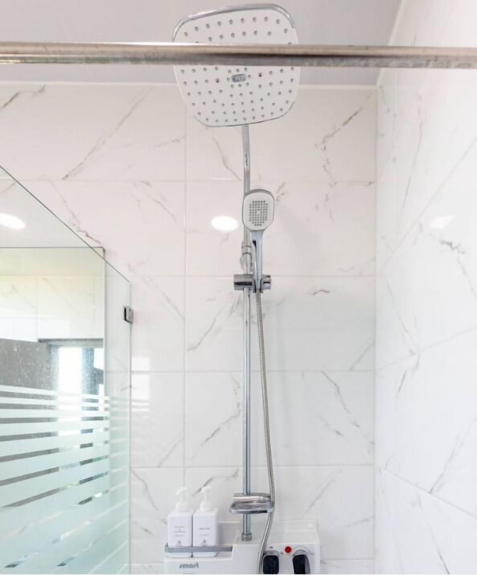 Ocean Suite Room | Bathroom