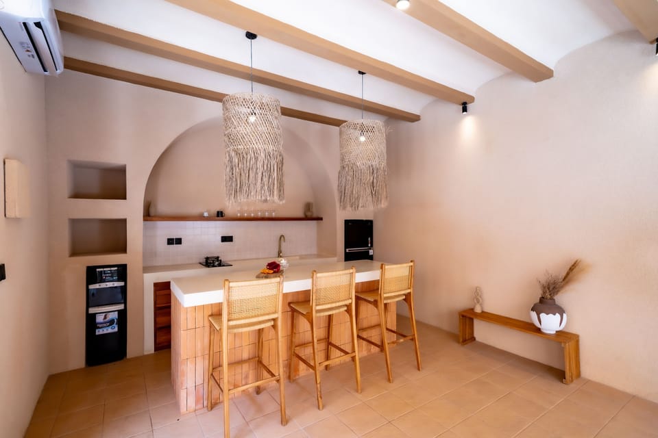 Luxury Villa, 1 Bedroom, Patio, Pool View | Dining room