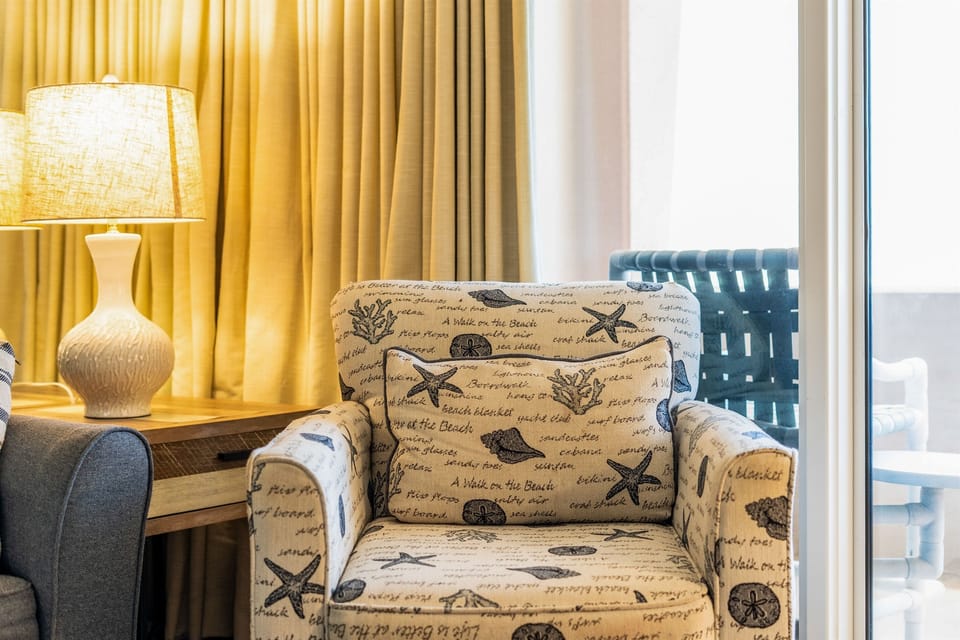 Beautiful coastal decor to really make you feel like you're on vacation.