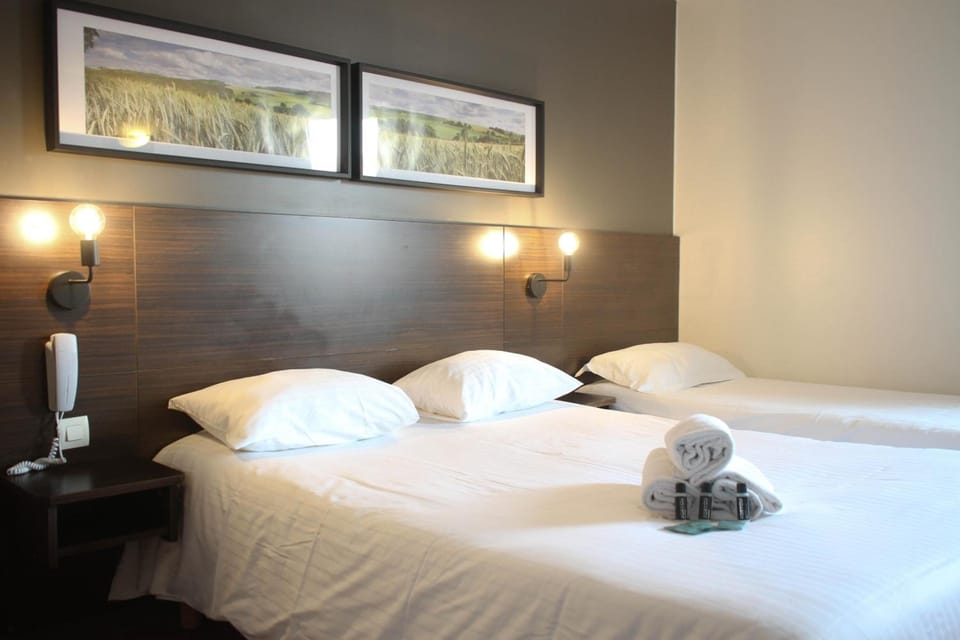 Triple Room | Desk, blackout drapes, soundproofing, iron/ironing board