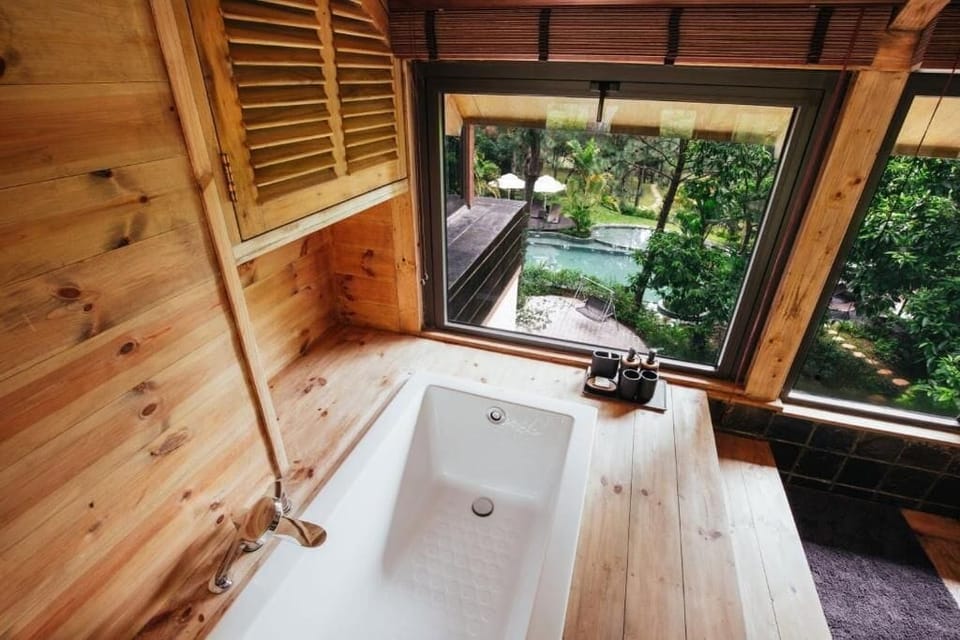 Family Duplex, Garden View | Bathroom | Free toiletries, hair dryer, slippers, bidet