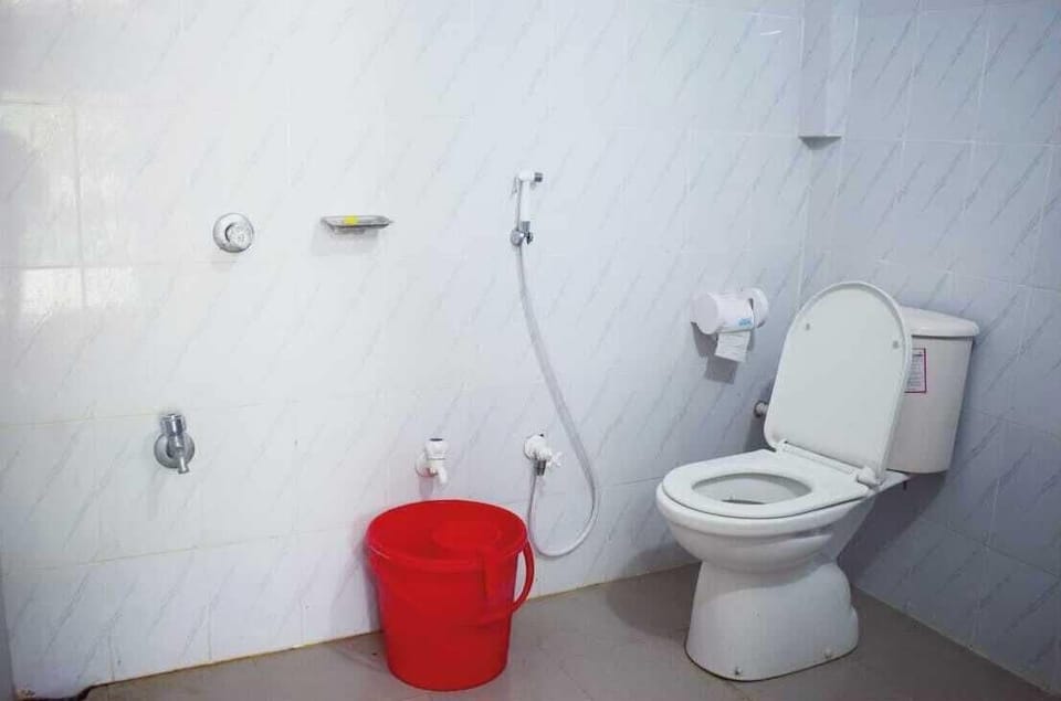 Superior Cottage | Bathroom | Bathtub, free toiletries, towels, soap