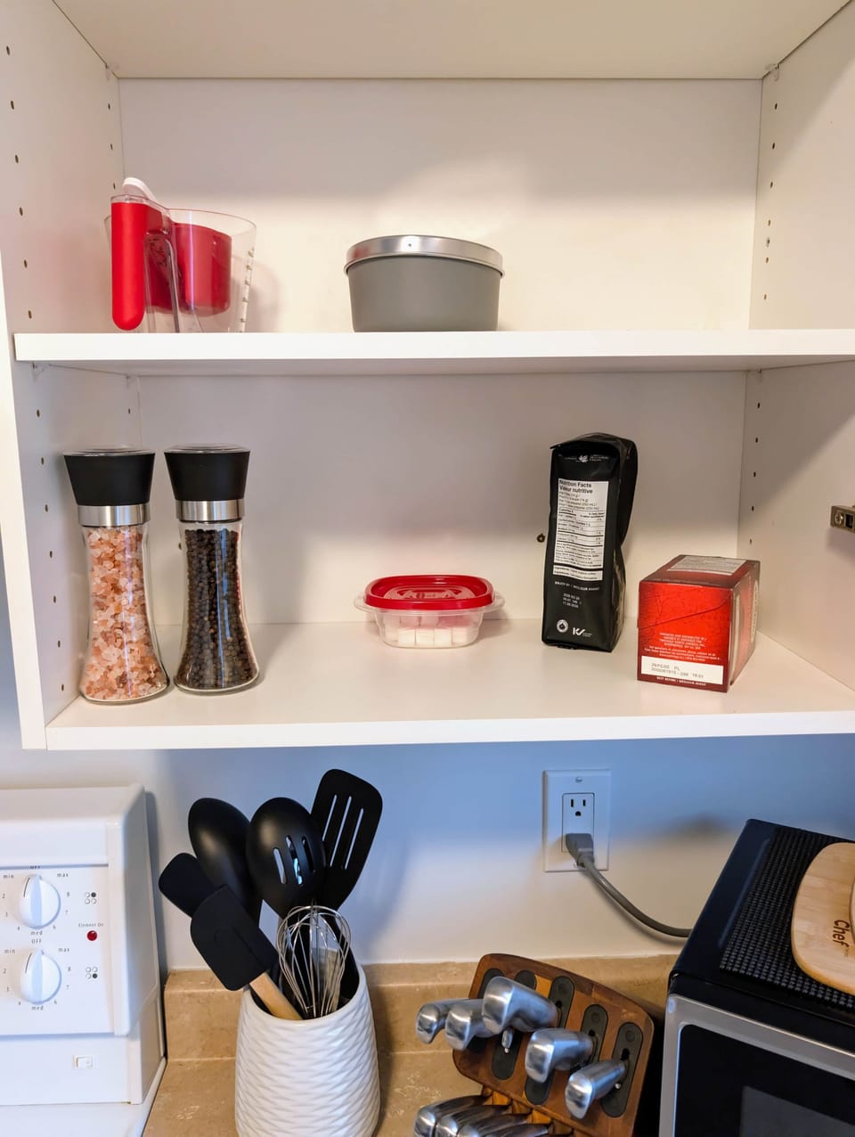 Kitchen Cupboard | Serviced Apartment