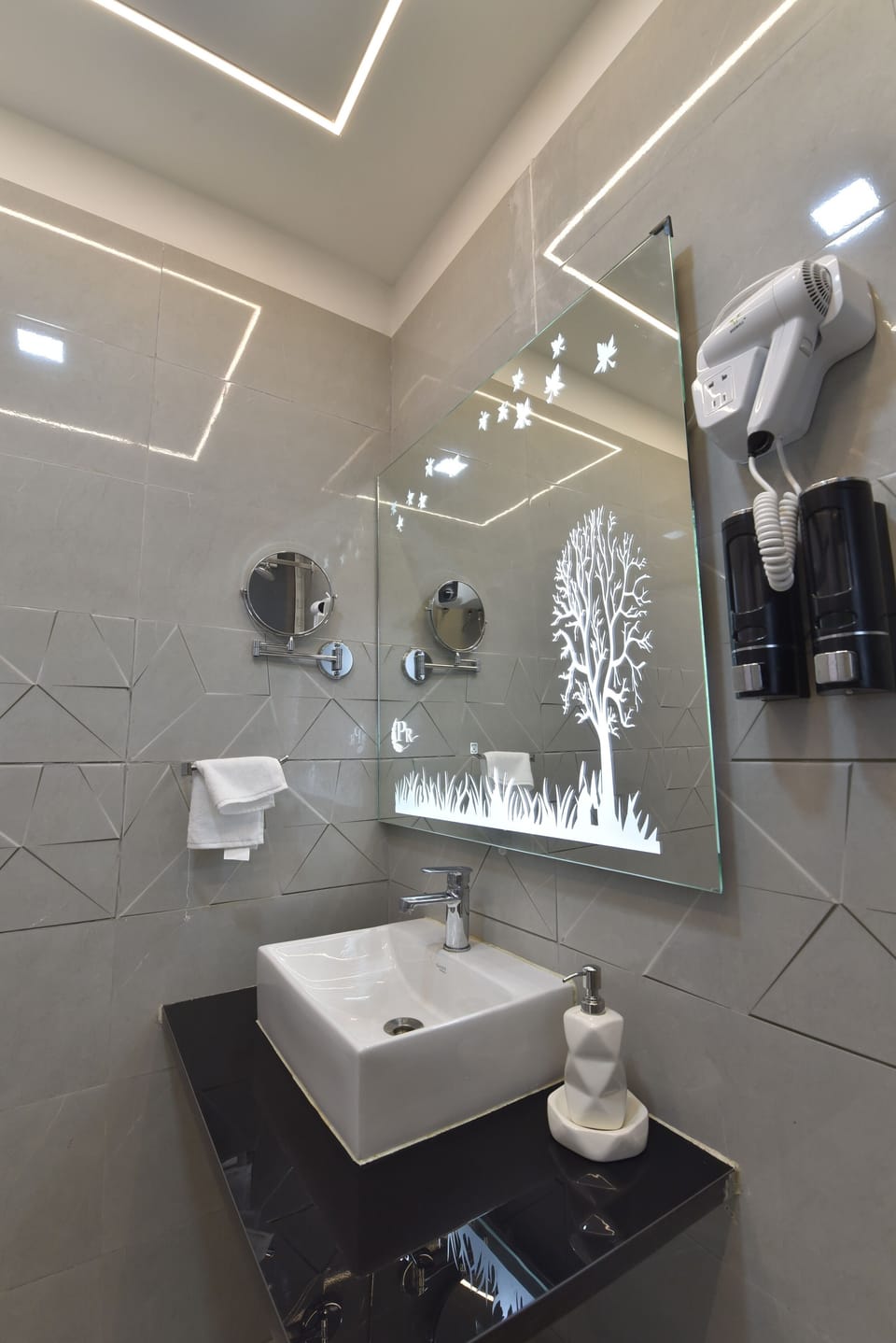Standard Room | Bathroom | Shower, free toiletries, towels, soap
