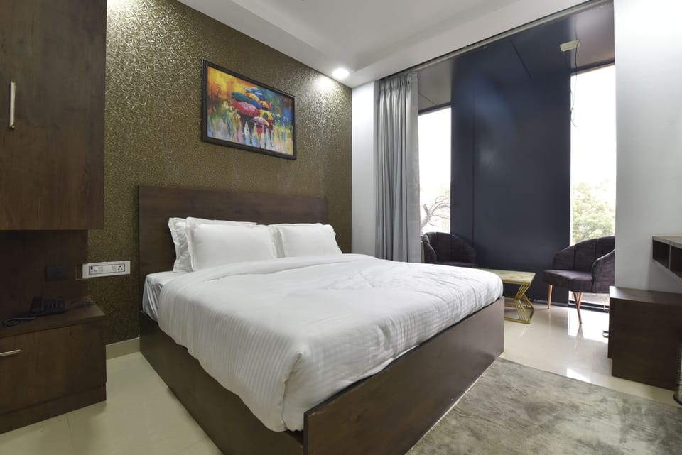 Suite Room | Free WiFi, bed sheets