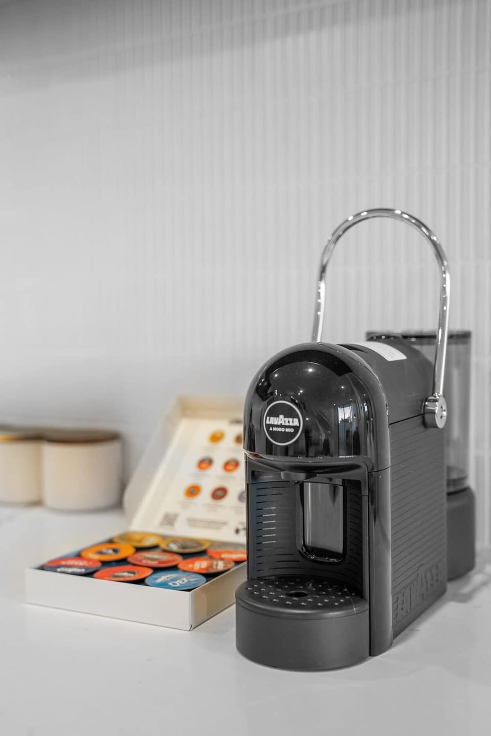 Coffee corner – Lavazza pod coffee machine with a variety of capsules for your morning brew.