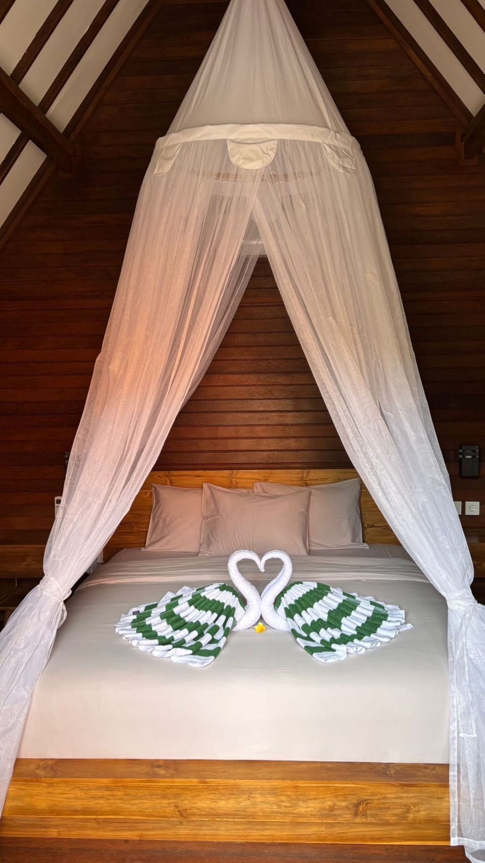 Deluxe Bungalow, Pool View | In-room safe, blackout drapes, free WiFi, bed sheets