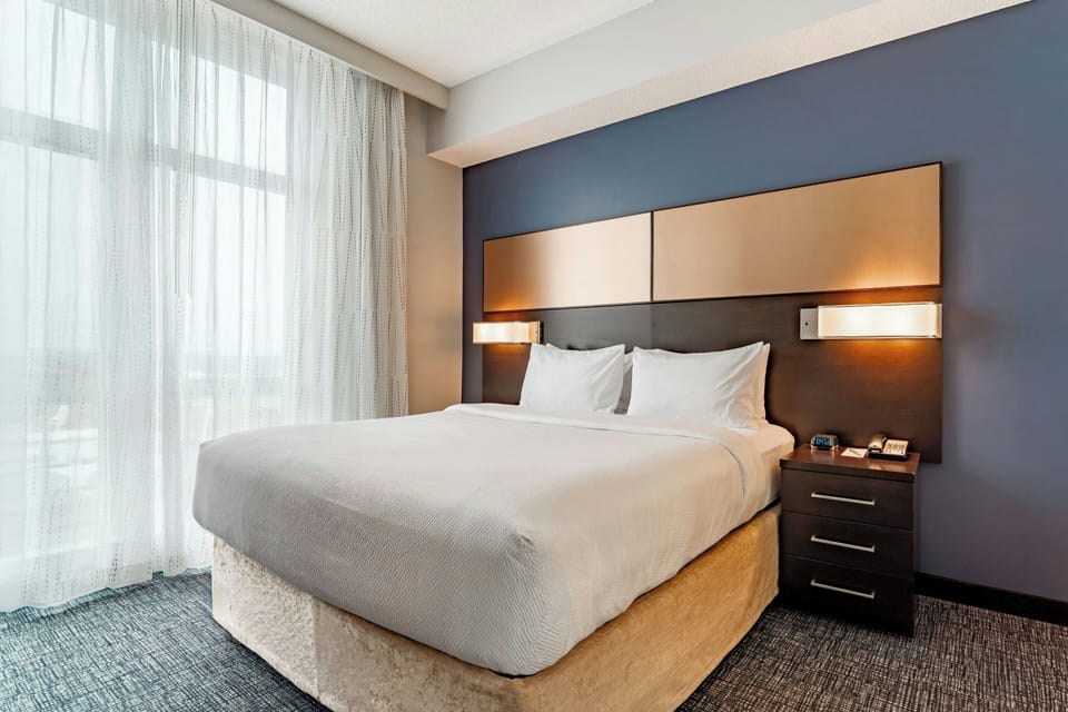 In-room safe, desk, laptop workspace, iron/ironing board