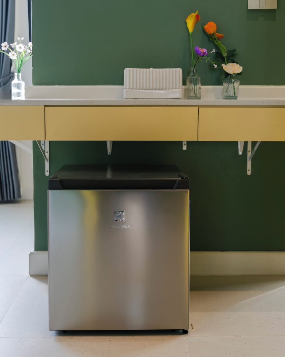 Dipsy Suite Room | Individually decorated, individually furnished, desk, laptop workspace