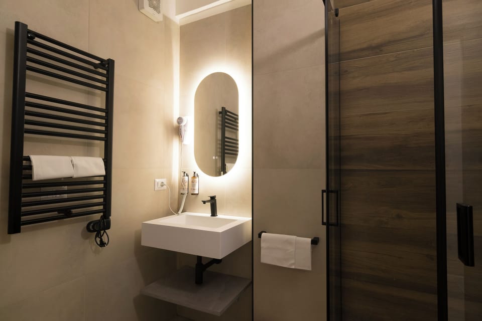 Superior Double or Twin Room | Bathroom | Shower, hair dryer, bidet, towels
