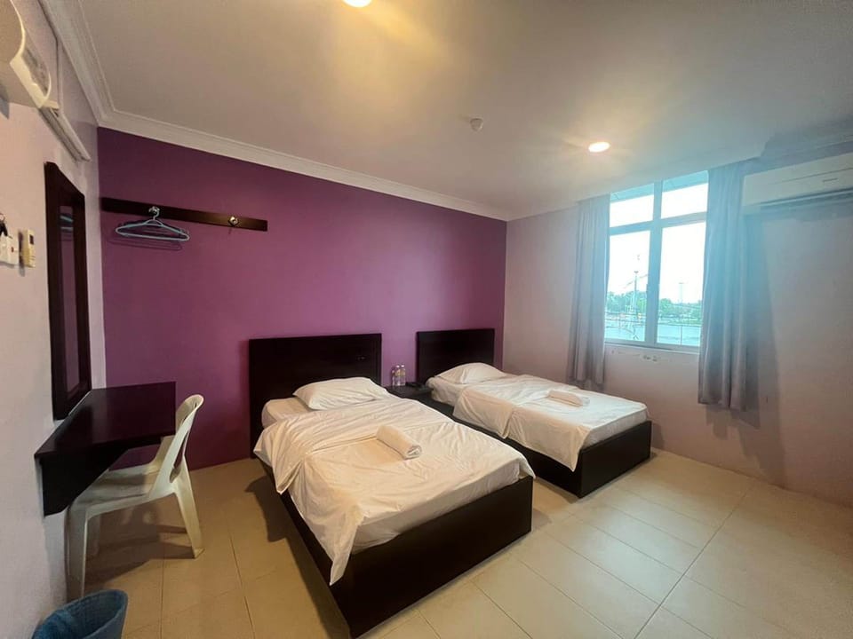 Deluxe Twin Room | Desk, free WiFi, bed sheets