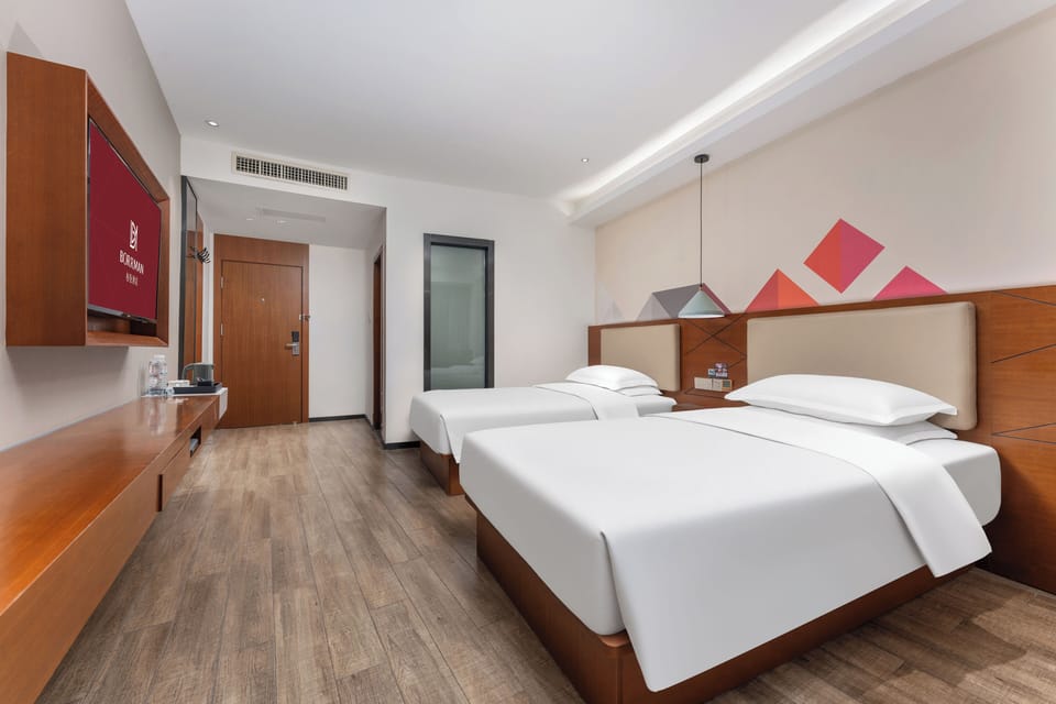 Superior Twin Room, Housekeeping, City View | Laptop workspace, soundproofing, free WiFi, bed sheets