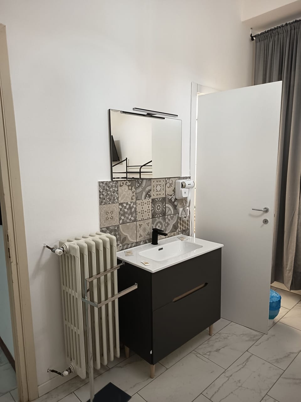 Classic Single Room, Balcony | Desk, free WiFi