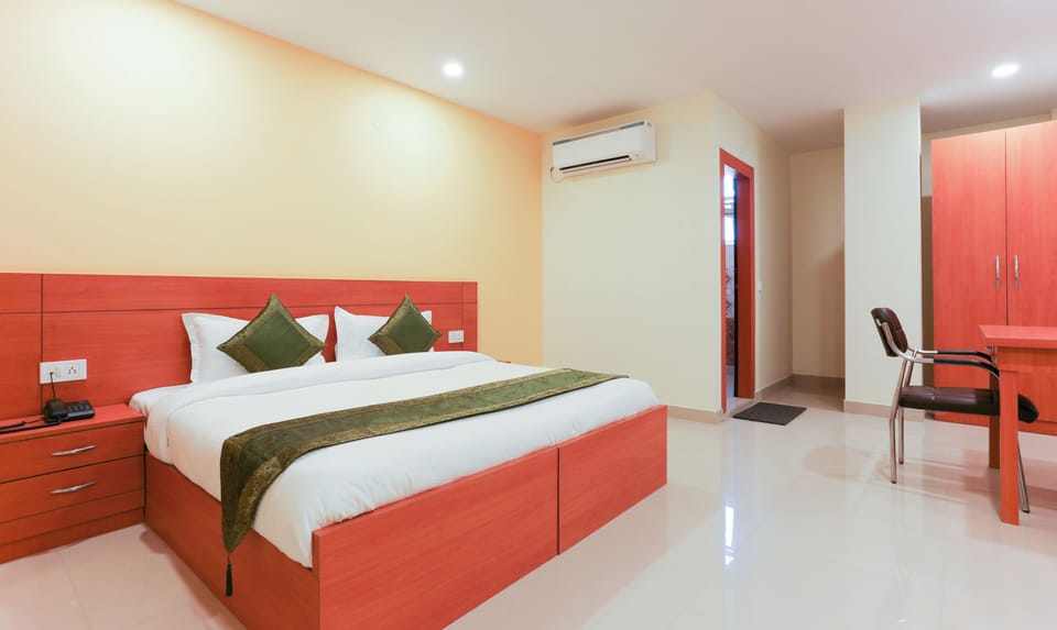 Superior Double or Twin Room, City View | Down comforters, pillowtop beds, desk, laptop workspace