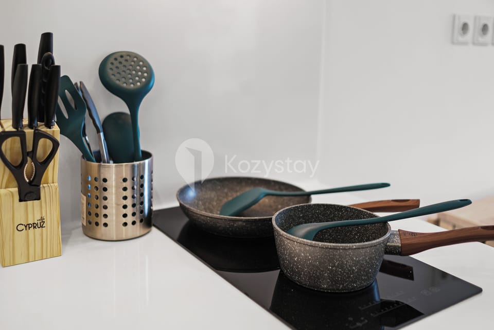 Apartment, 1 Bedroom, City View | Private kitchen | Full-size fridge, microwave, stovetop, rice cooker