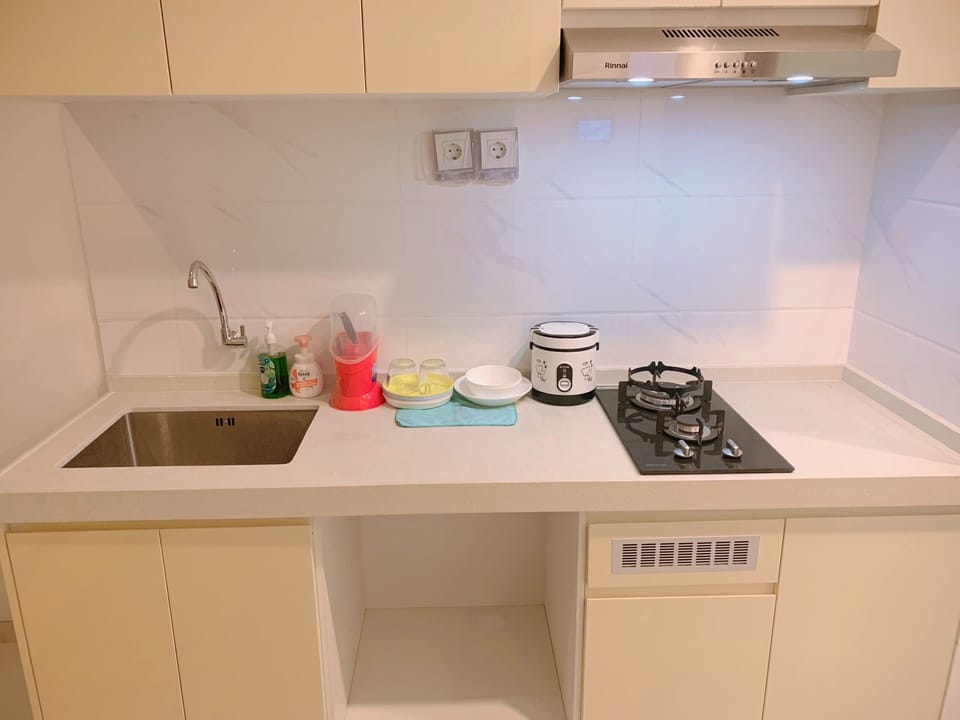 Studio, Balcony | Private kitchenette | Cookware/dishes/utensils