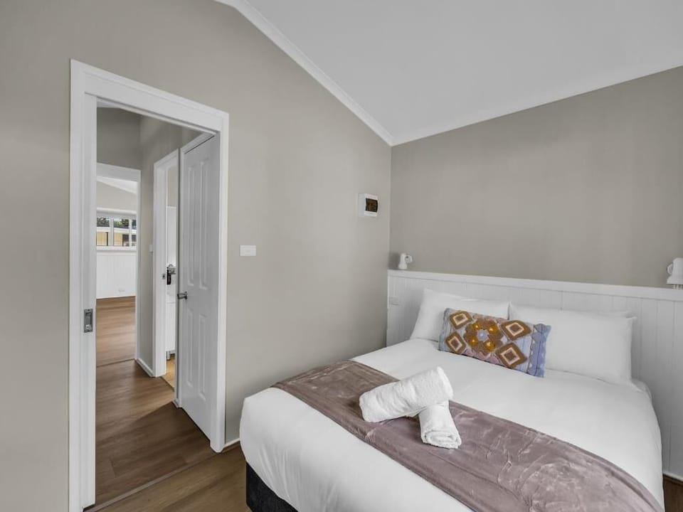 Standard 1 Bedroom Cabin | Free WiFi, bed sheets
