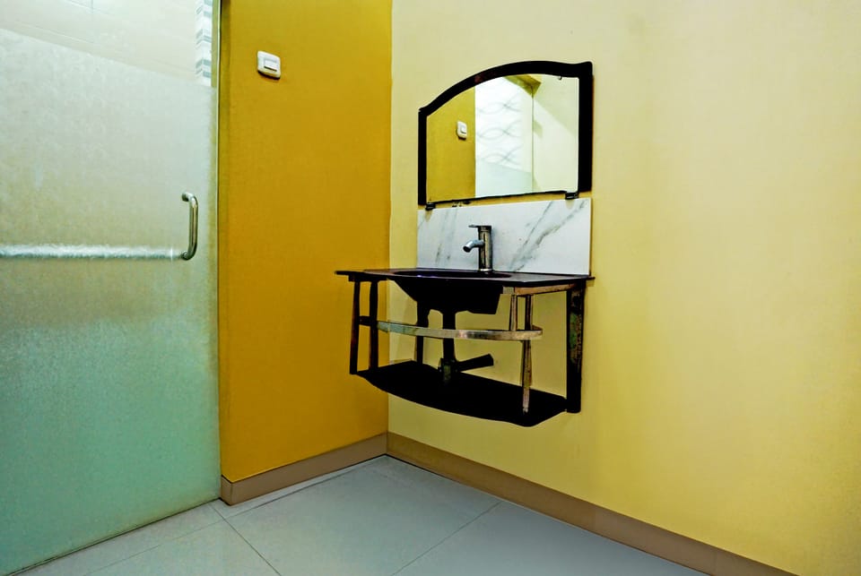 Deluxe Double Room | Bathroom | Shower