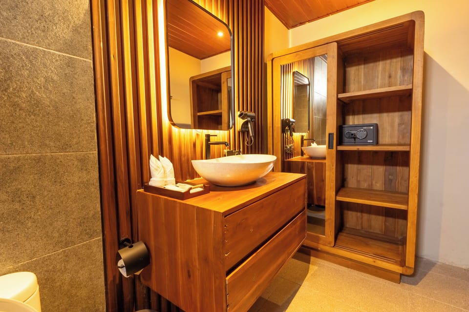 Suite, 1 King Bed, Pool View | Bathroom | Shower, towels, soap, shampoo