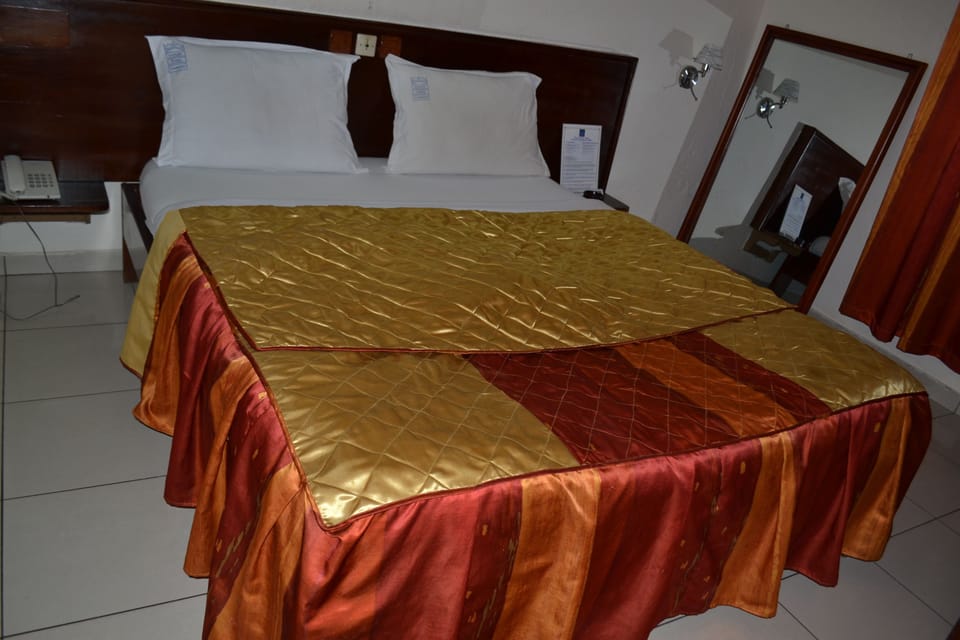 Single Room | Desk, blackout drapes, free WiFi