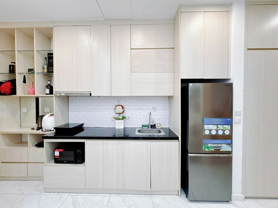 Studio, Balcony, Lake View | Private kitchen | Fridge, microwave, stovetop, electric kettle
