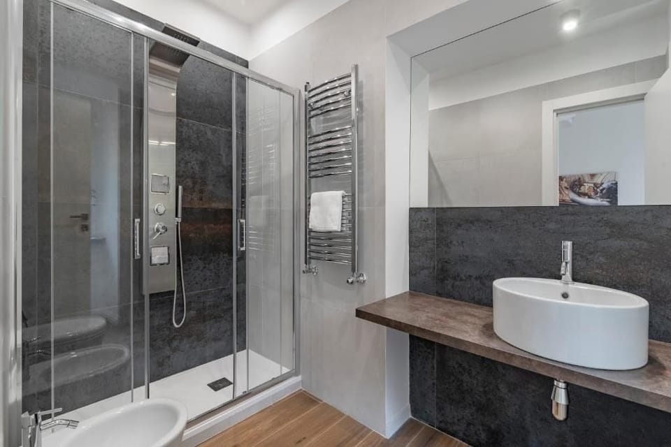 Deluxe Room, Garden View | Bathroom | Bidet