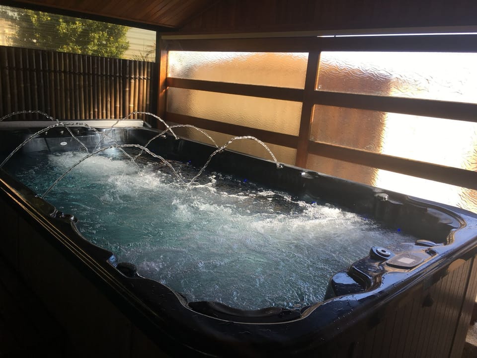 Indoor spa tub
