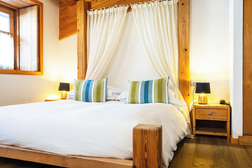 Comfort Double Room, Mountain View | In-room safe, desk, laptop workspace, free WiFi