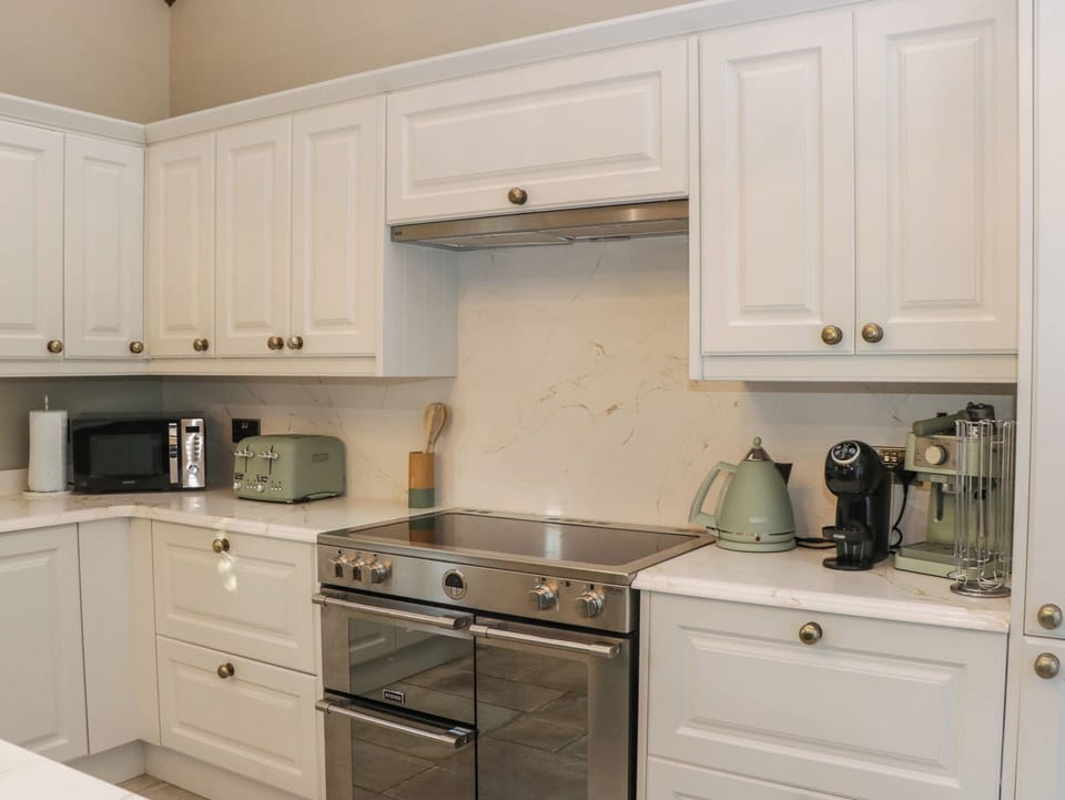Cookware/dishes/utensils