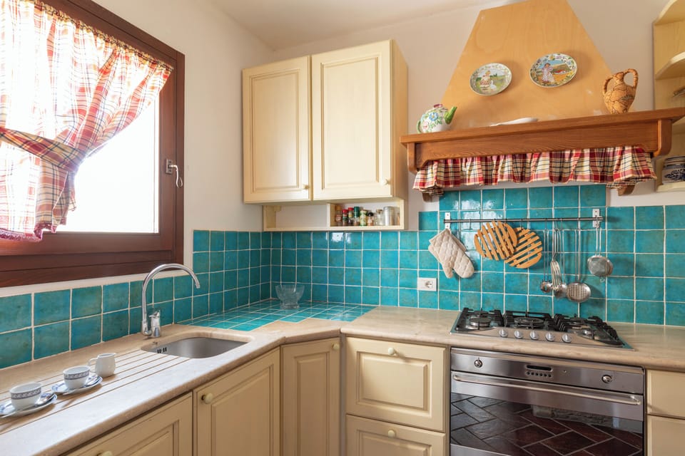 Apartment, 1 Bedroom | Private kitchen | Electric kettle